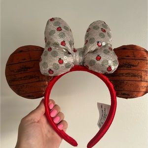 Disney parks authentic food and wine festival 2021 Apple orchard Minnie ears